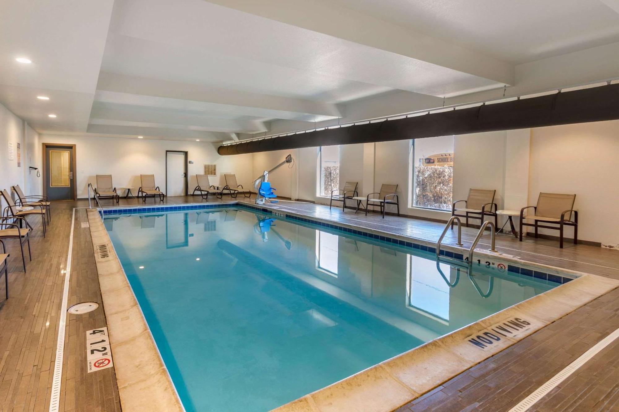Comfort Suites Near Denver Downtown מראה חיצוני תמונה